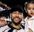 Filha de Neymar é atingida por bola durante partida do Santos