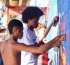 Prefeitura promove oficina de grafite para crianças e adolescentes no canteiro central da Bonocô