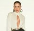 Bolsa usada por Deborah Secco chama atenção pelo preço e supera valor de carros zero-quilômetro